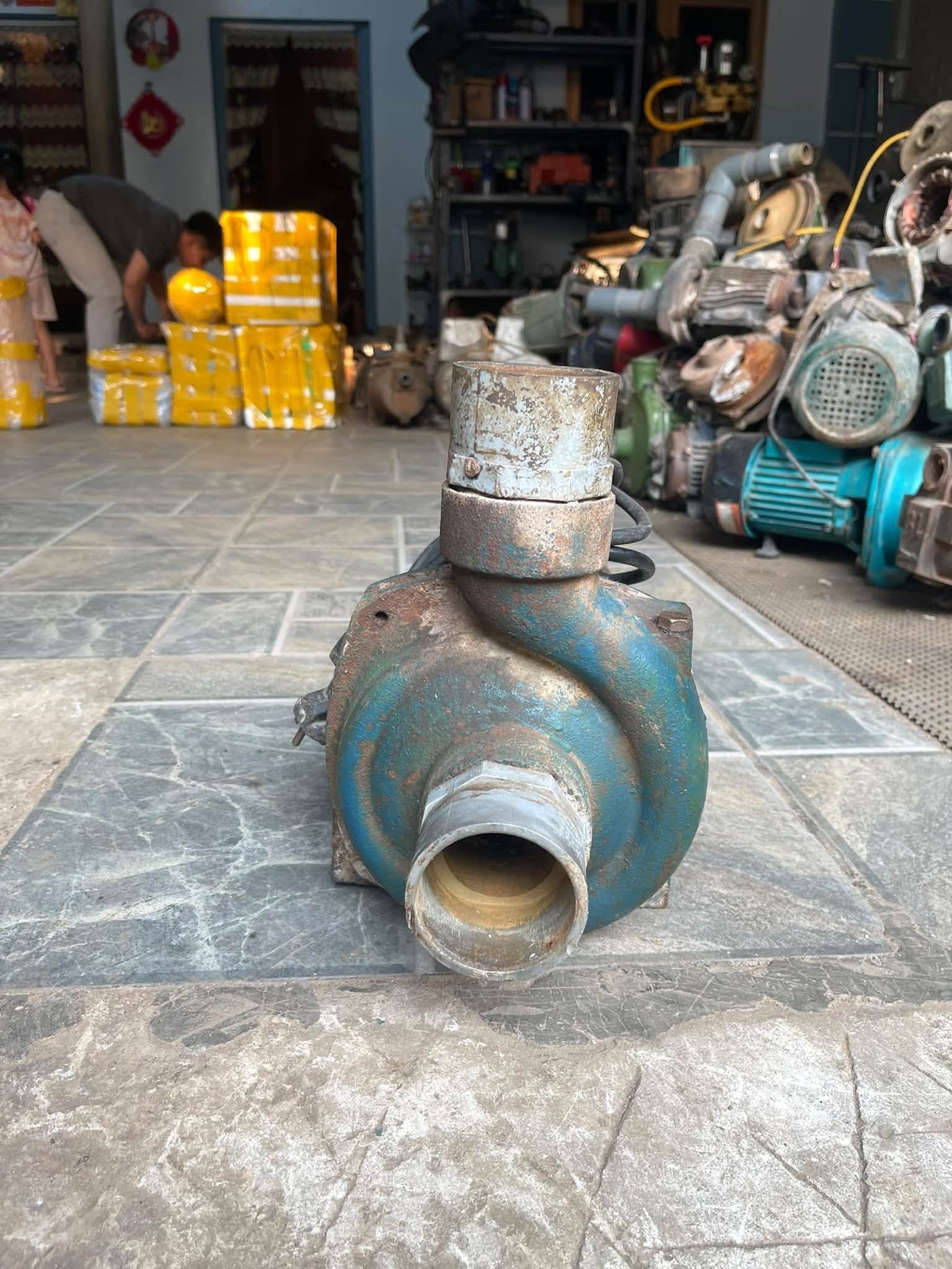 Bán bơm 750 phi 60