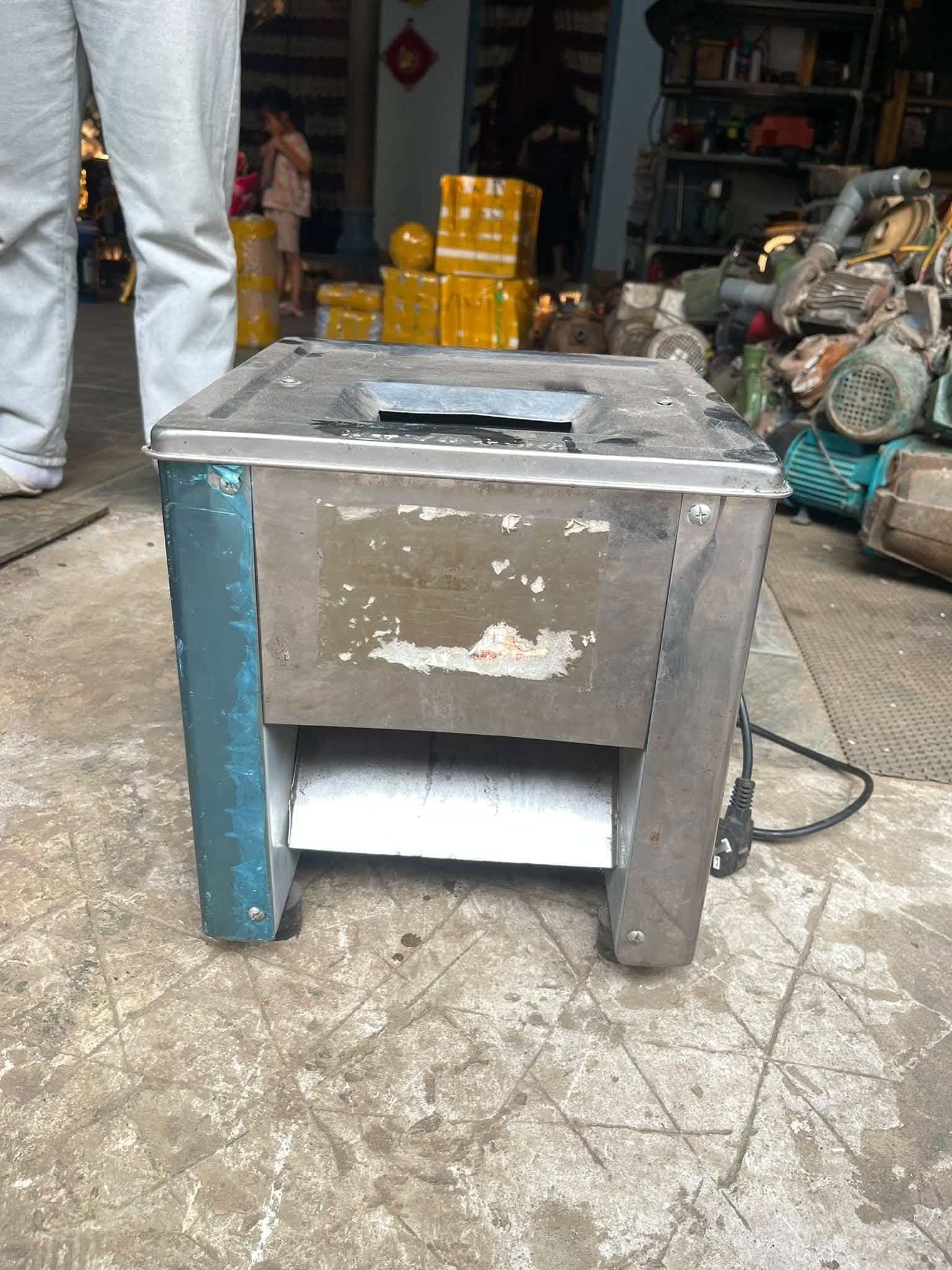 Bán máy cắt cỏ như hình